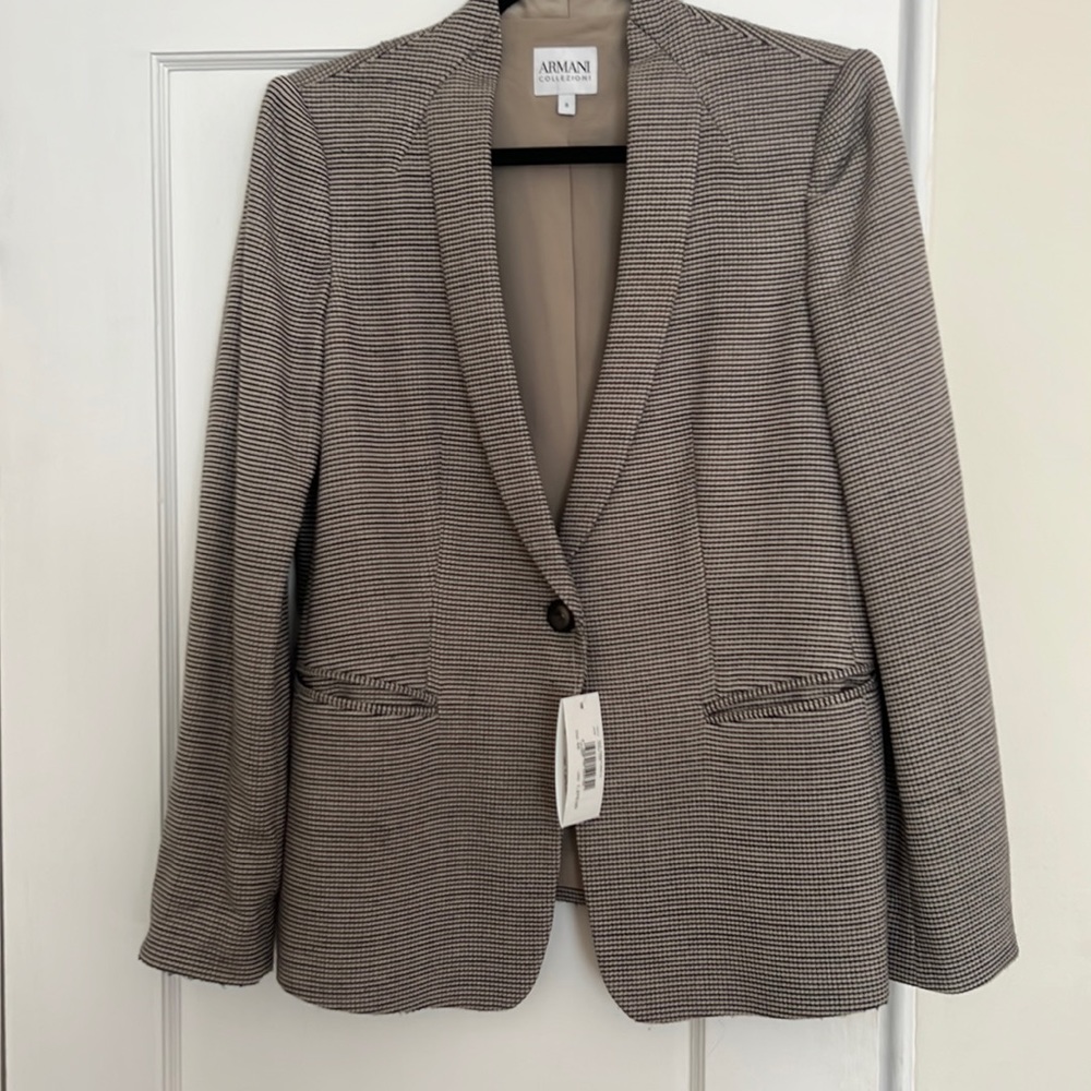 NEVER BEEN WORN Armani Collezioni blazer, size US8 / IT44.